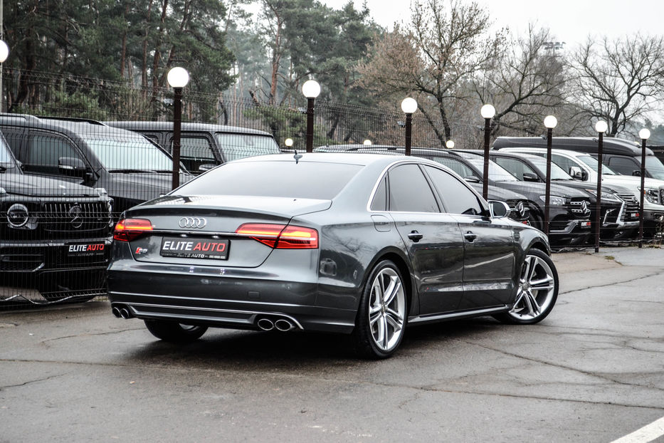 Продам Audi S8 2015 года в Киеве