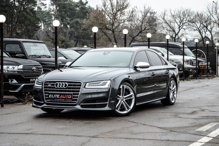 Продам Audi S8 2015 года в Киеве