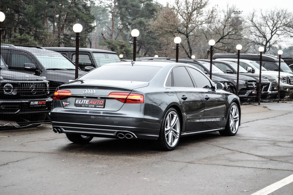 Продам Audi S8 2015 года в Киеве