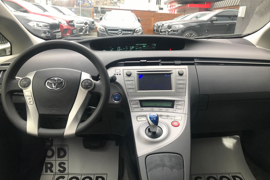 Продам Toyota Prius 2015 года в Одессе