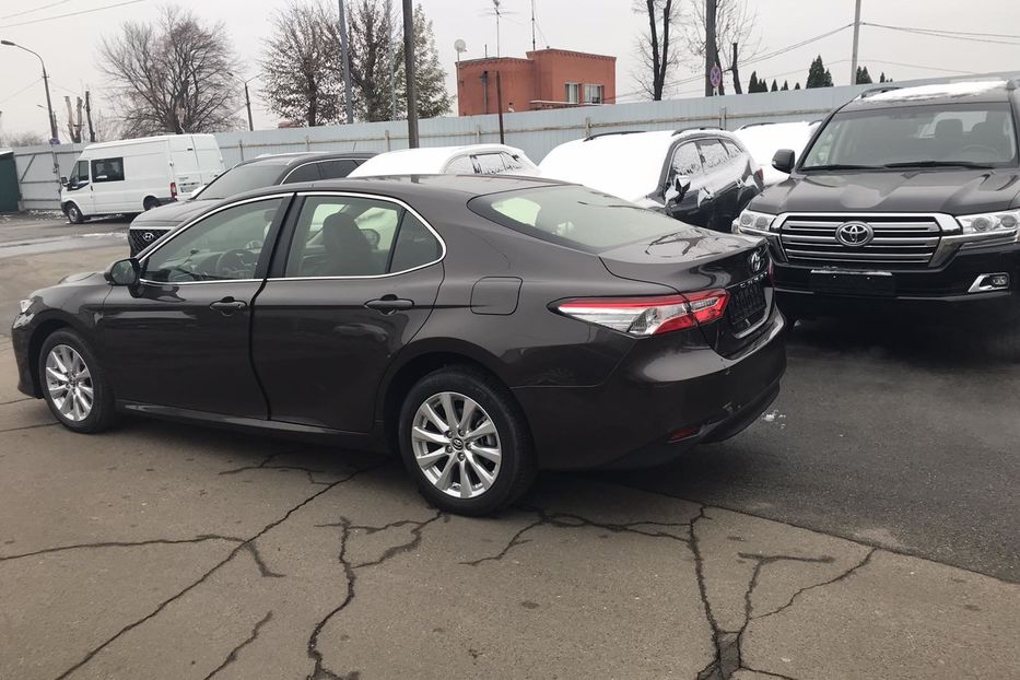 Продам Toyota Camry Elegance 2019 года в Киеве