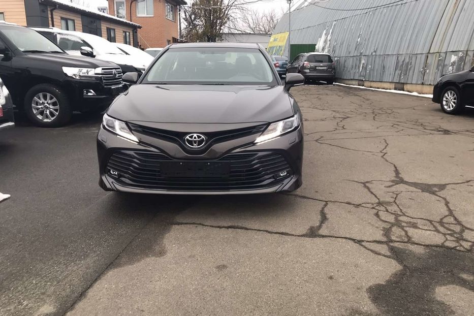 Продам Toyota Camry Elegance 2019 года в Киеве