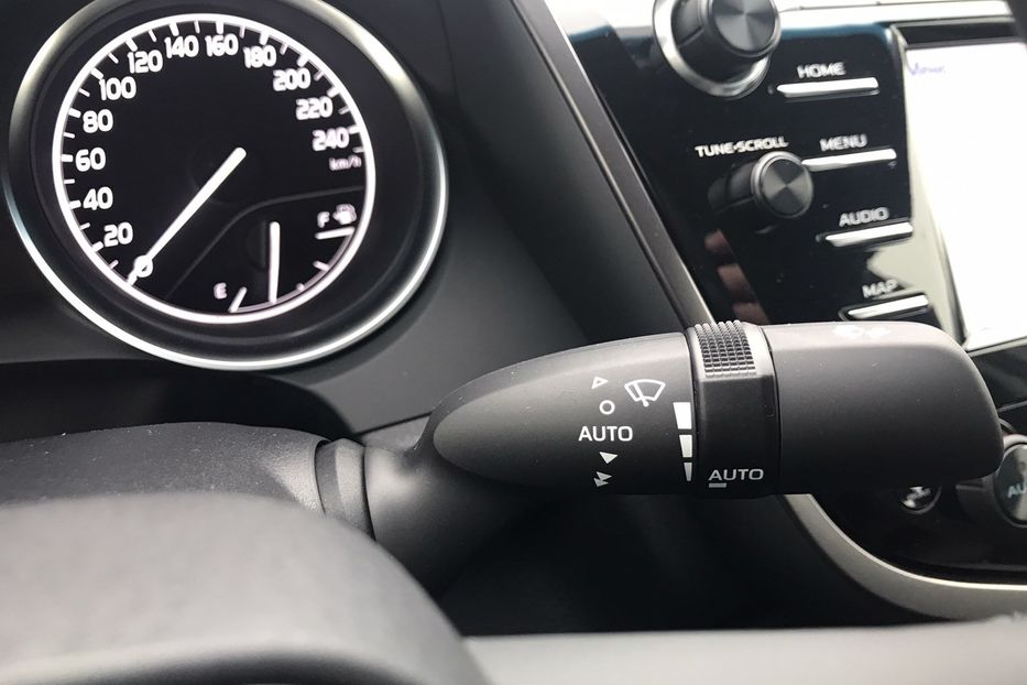 Продам Toyota Camry Elegance 2019 года в Киеве