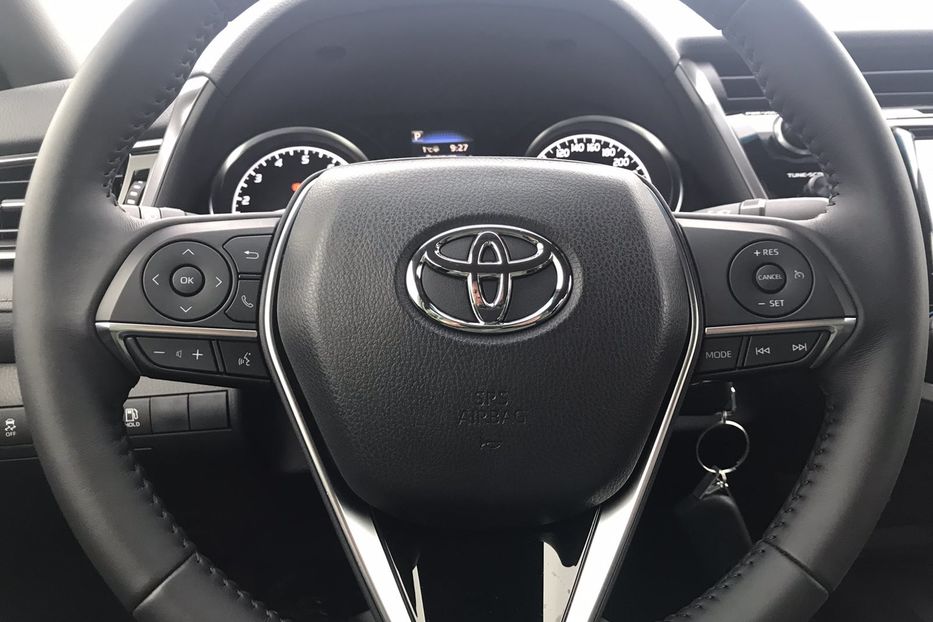 Продам Toyota Camry Elegance 2019 года в Киеве