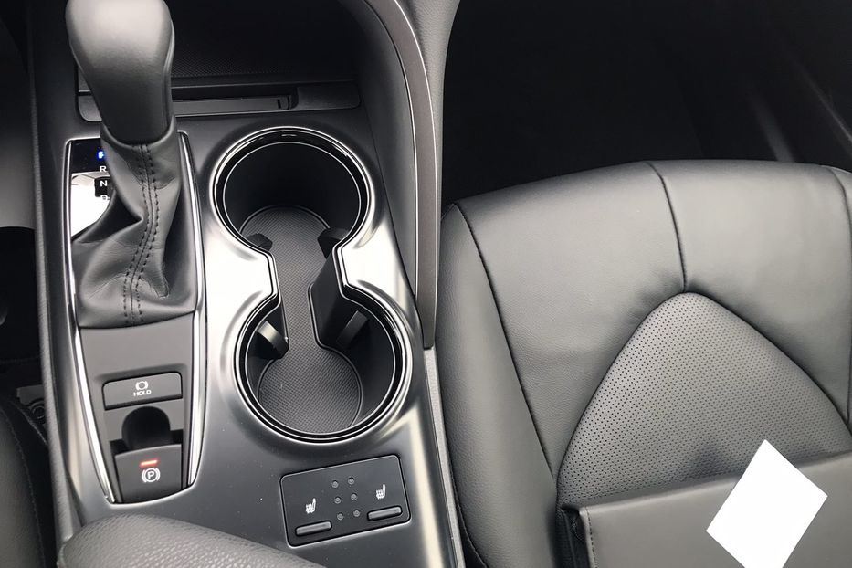Продам Toyota Camry Elegance 2019 года в Киеве