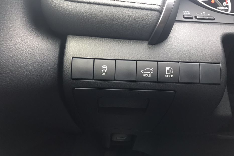 Продам Toyota Camry Elegance 2019 года в Киеве
