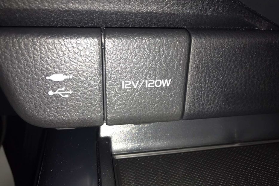 Продам Toyota Camry Elegance 2019 года в Киеве