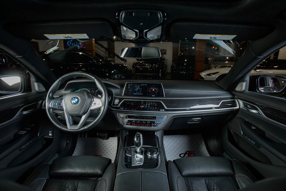 Продам BMW 740 2018 года в Одессе