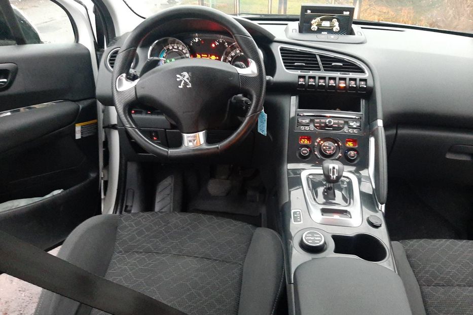 Продам Peugeot 3008 Hybrid 2015 года в Львове