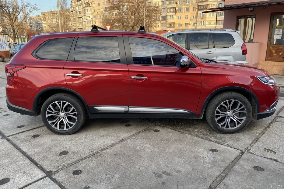 Продам Mitsubishi Outlander SE 2015 года в Одессе