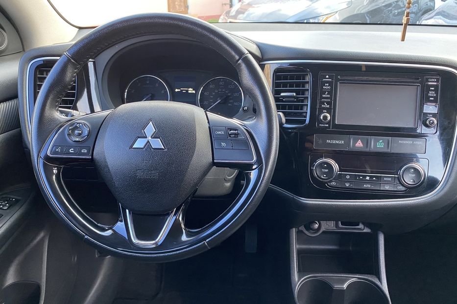 Продам Mitsubishi Outlander SE 2015 года в Одессе