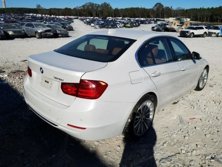 Продам BMW 328 I 2014 года в Черновцах