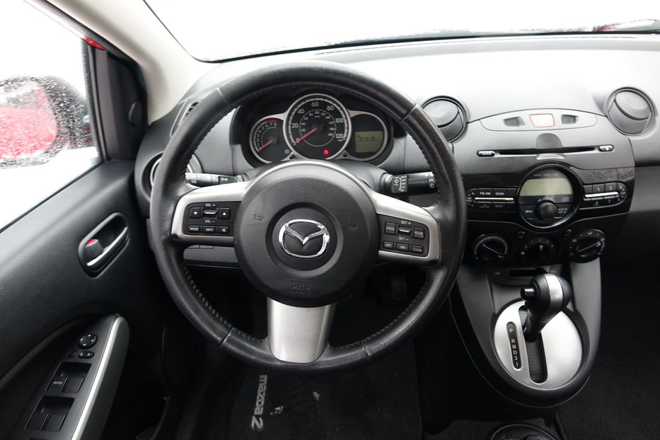 Продам Mazda 2 2013 года в Одессе