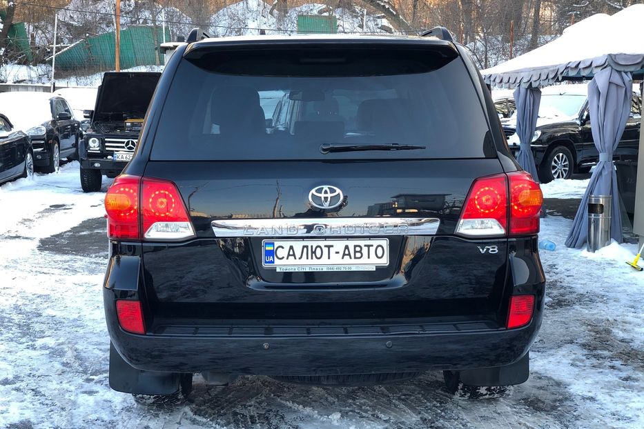 Продам Toyota Land Cruiser 200 4.5 TD 2012 года в Киеве