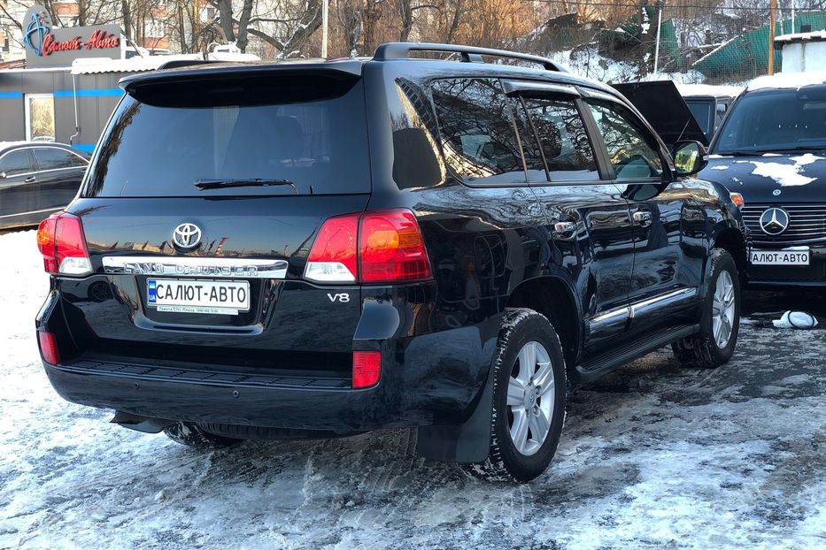 Продам Toyota Land Cruiser 200 4.5 TD 2012 года в Киеве