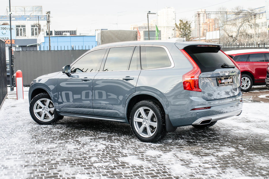 Продам Volvo XC90 B5 Momentum 2020 года в Киеве