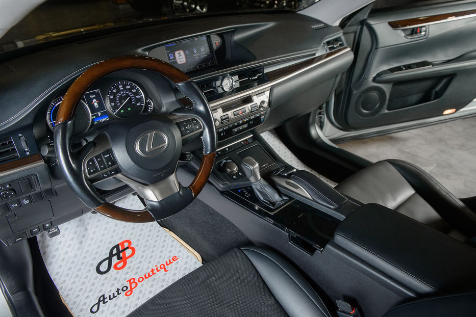 Продам Lexus ES 300 H Restyling Hybrid  2015 года в Одессе