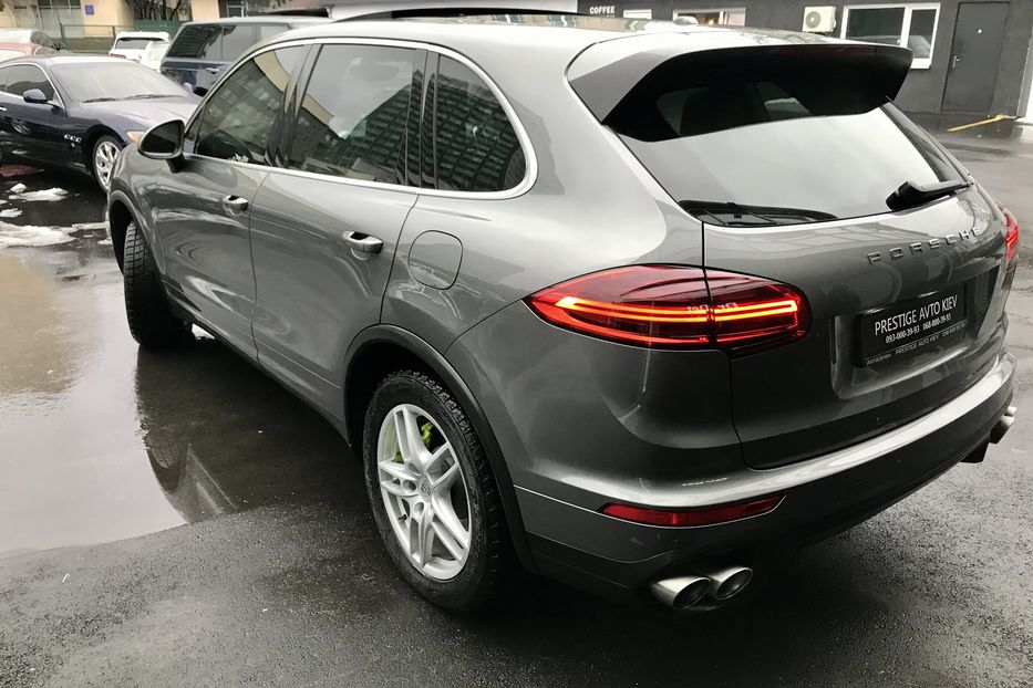 Продам Porsche Cayenne S HYBRID 2015 года в Киеве