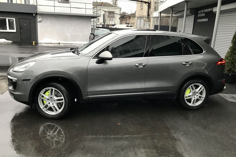 Продам Porsche Cayenne S HYBRID 2015 года в Киеве