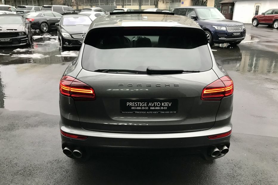 Продам Porsche Cayenne S HYBRID 2015 года в Киеве