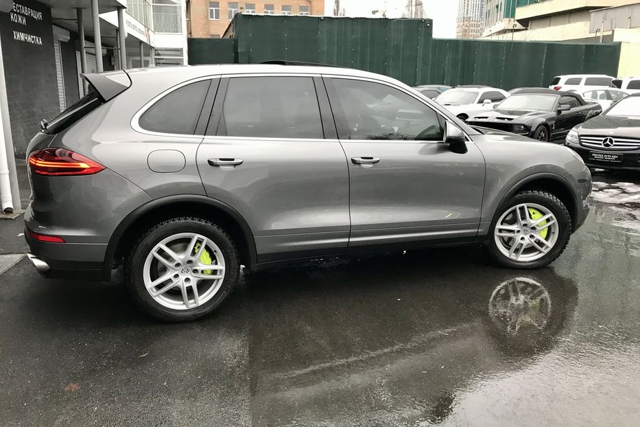 Продам Porsche Cayenne S HYBRID 2015 года в Киеве