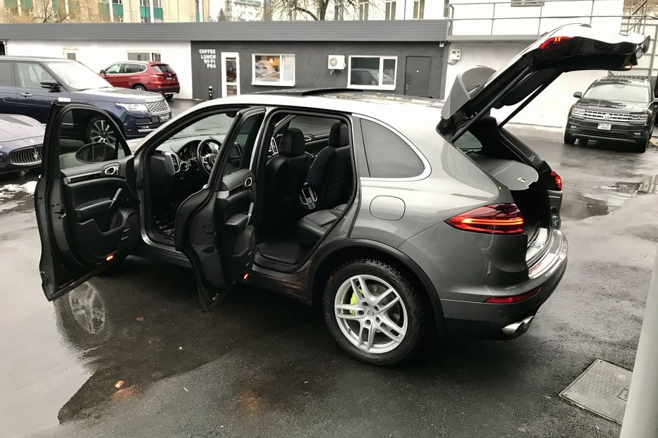 Продам Porsche Cayenne S HYBRID 2015 года в Киеве