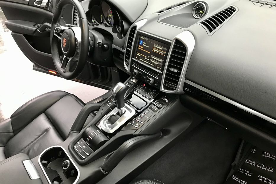 Продам Porsche Cayenne S HYBRID 2015 года в Киеве