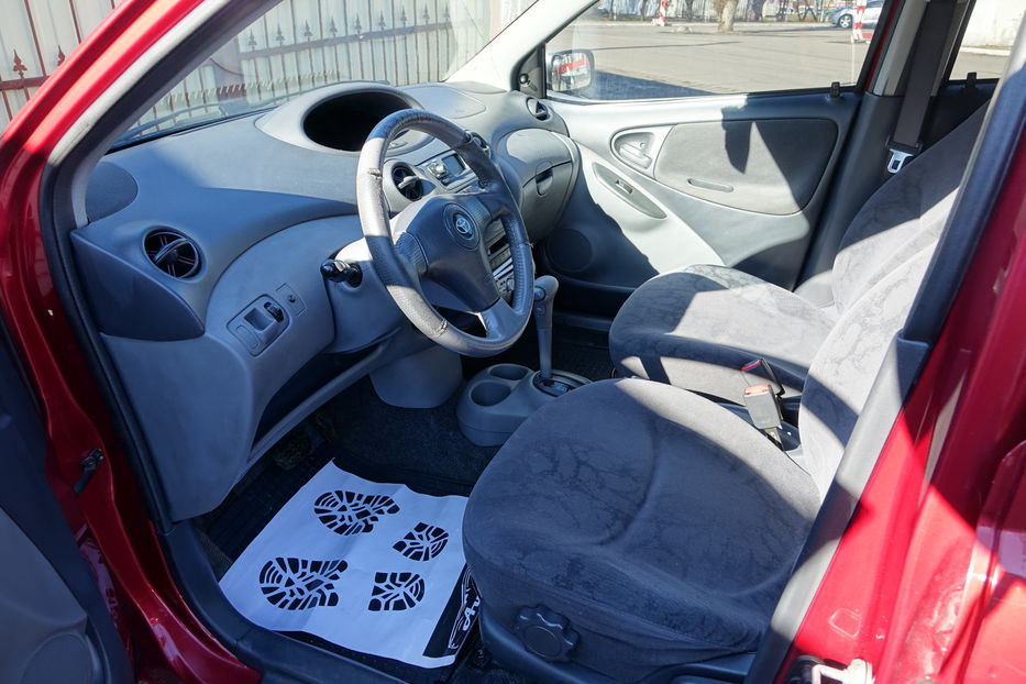 Продам Toyota Yaris automat 2003 года в Одессе