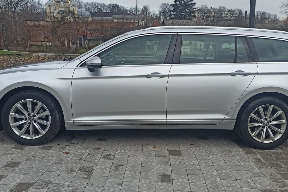 Продам Volkswagen Passat B8 2.0 150 DSG 6 2016 года в Львове