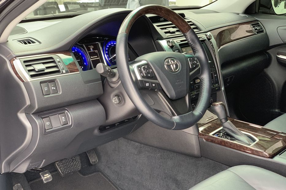 Продам Toyota Camry Premium 35th 2017 года в Киеве