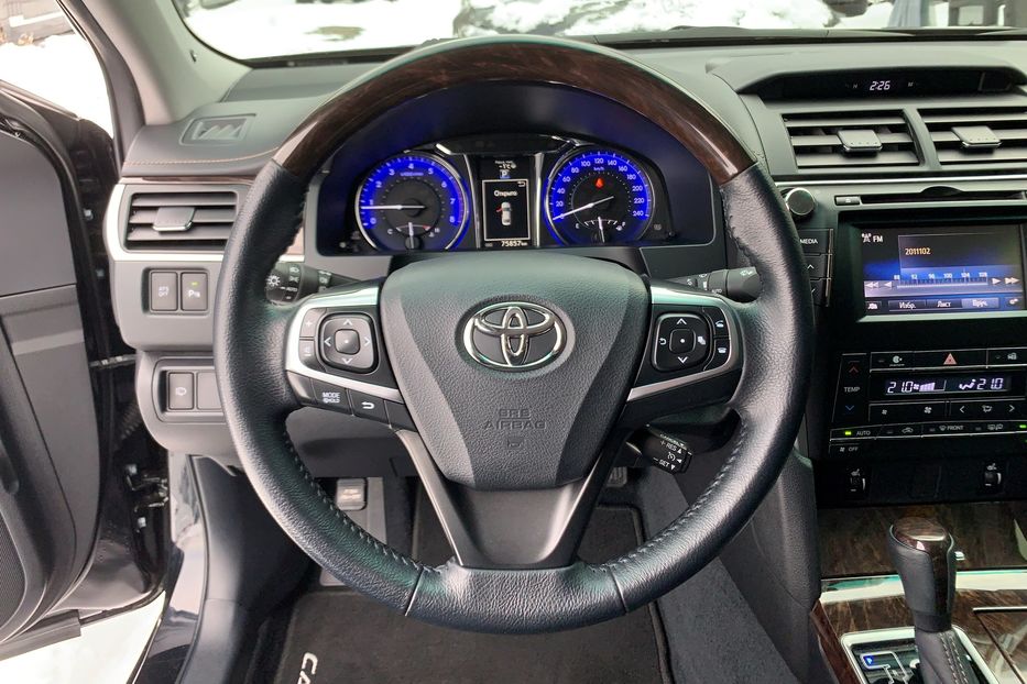 Продам Toyota Camry Premium 35th 2017 года в Киеве