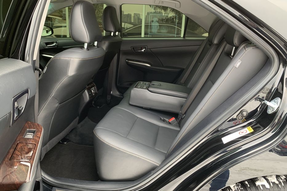 Продам Toyota Camry Premium 35th 2017 года в Киеве