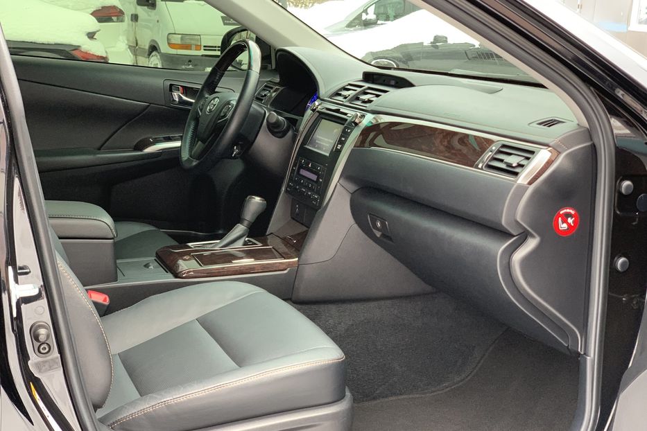 Продам Toyota Camry Premium 35th 2017 года в Киеве