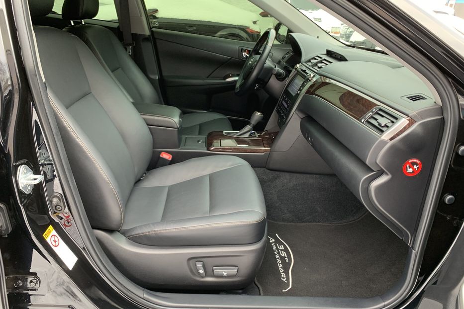 Продам Toyota Camry Premium 35th 2017 года в Киеве
