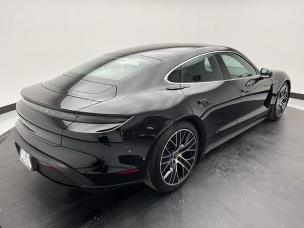 Продам Porsche Panamera Taycan 2021 года в Киеве