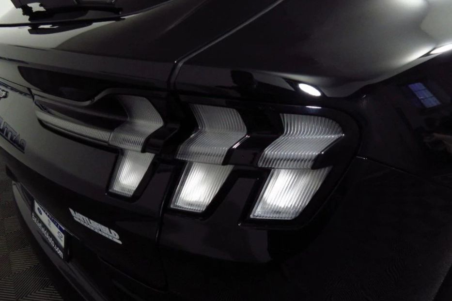 Продам Ford Mustang Mach-E AWD 2021 года в Киеве