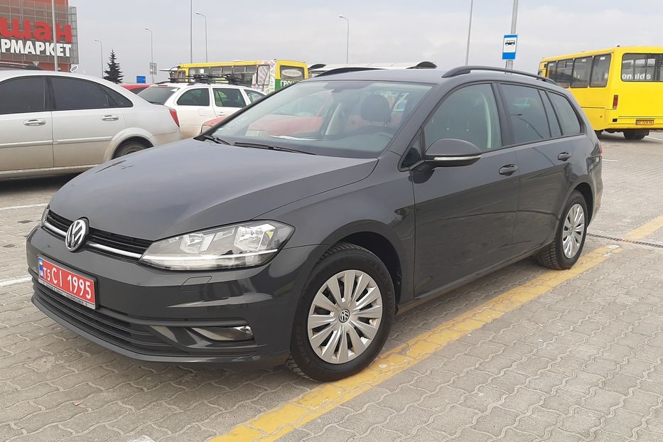 Продам Volkswagen Golf VII Highline Automat 2018 года в Львове