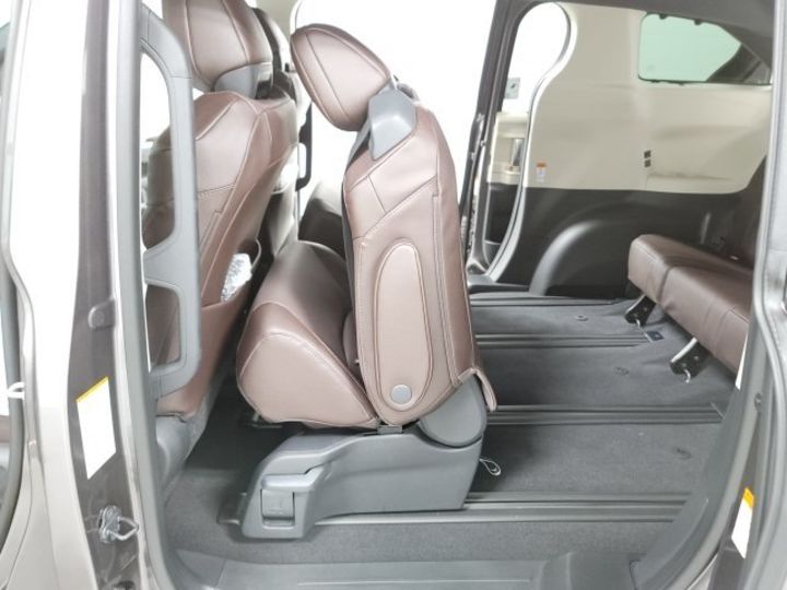 Продам Toyota Sienna Platinum 2021 года в Киеве