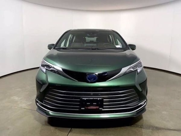 Продам Toyota Sienna Platinum 2021 года в Киеве