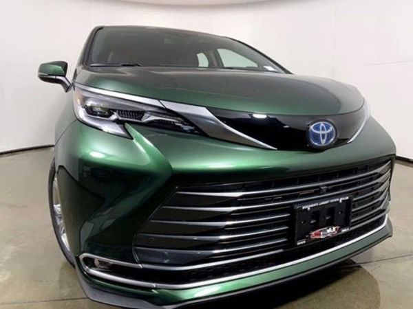 Продам Toyota Sienna Platinum 2021 года в Киеве