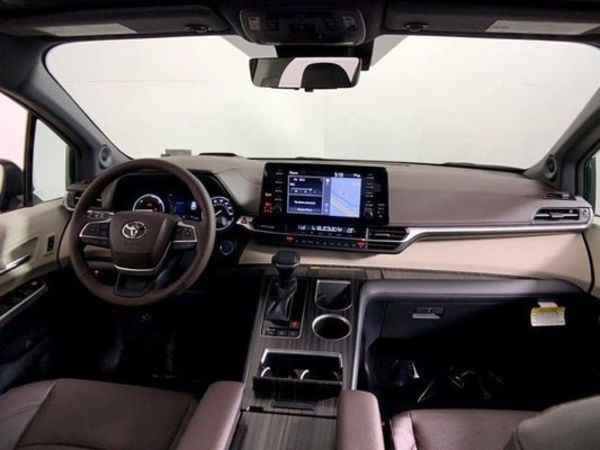 Продам Toyota Sienna Platinum 2021 года в Киеве