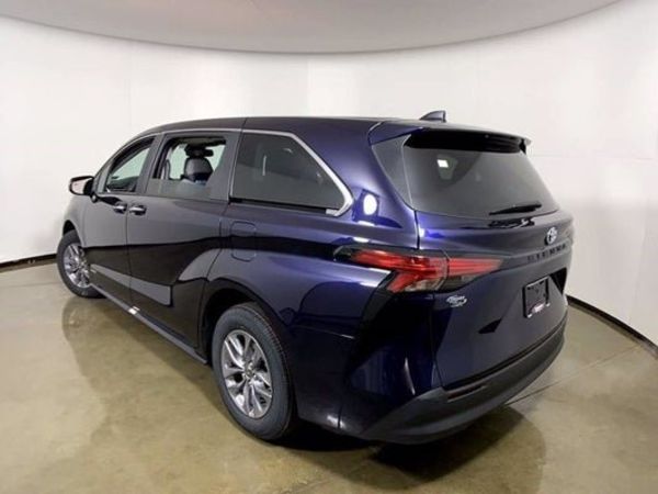 Продам Toyota Sienna XLE 2021 года в Киеве