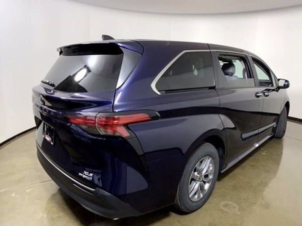 Продам Toyota Sienna XLE 2021 года в Киеве