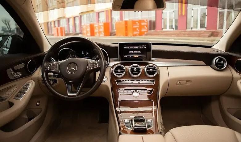 Продам Mercedes-Benz C-Class с 300 4matic 2015 года в Одессе