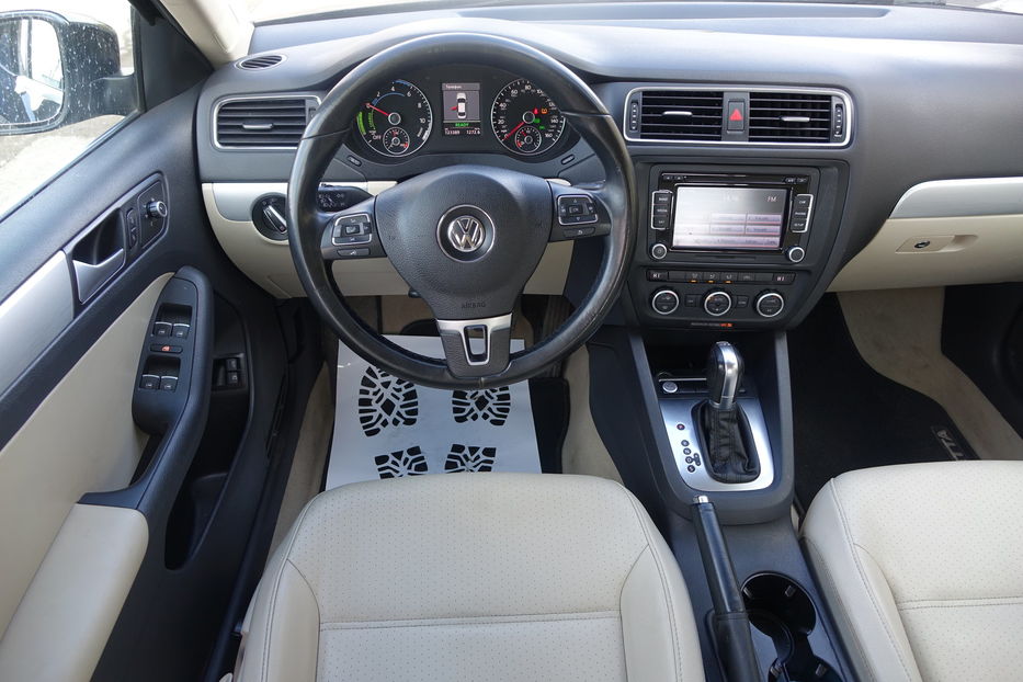 Продам Volkswagen Jetta HYBRIDE 2014 года в Одессе