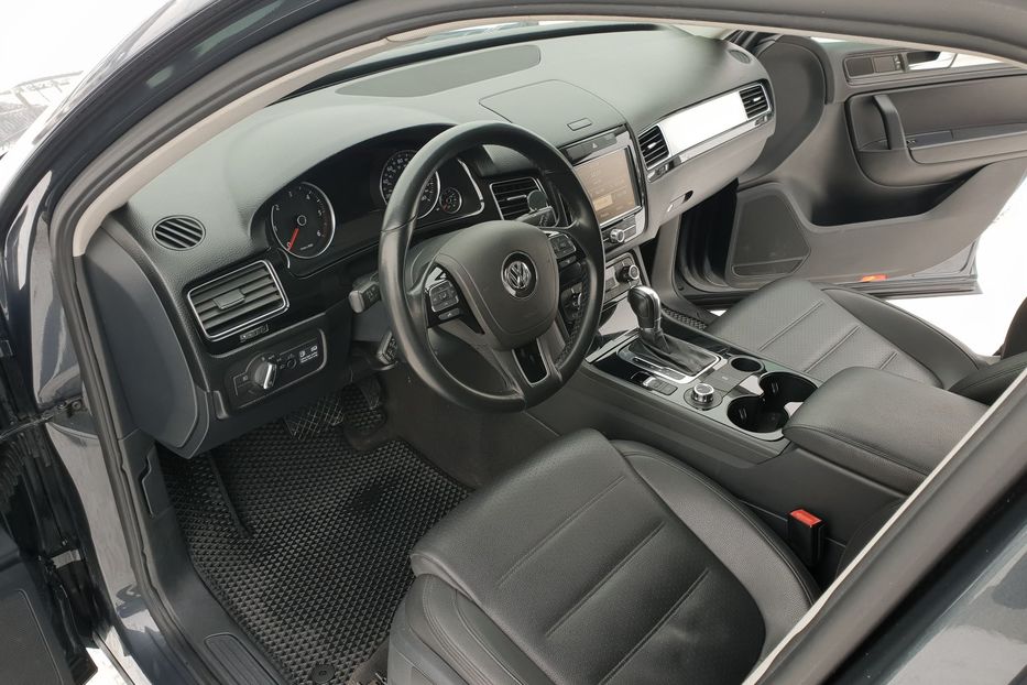 Продам Volkswagen Touareg 2011 года в Киеве