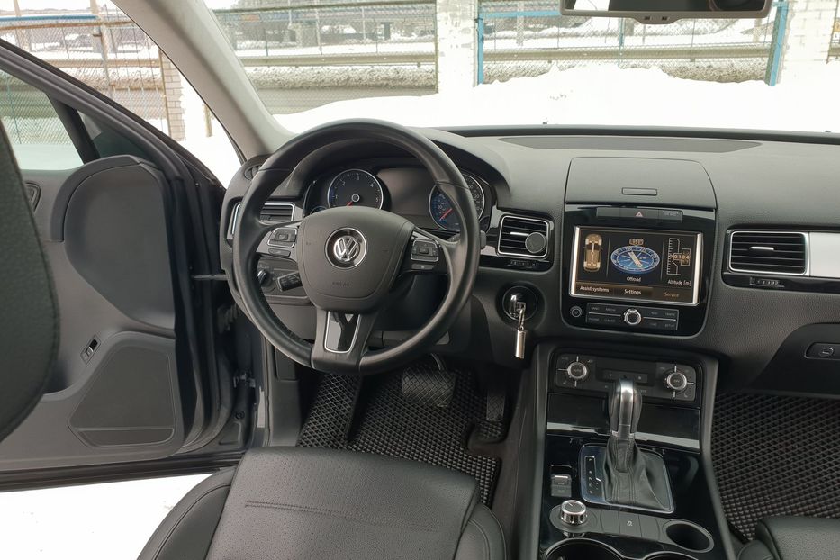 Продам Volkswagen Touareg 2011 года в Киеве