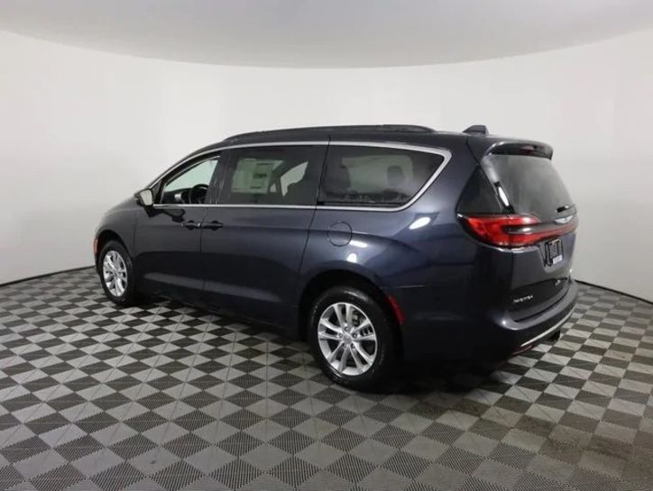 Продам Chrysler Pacifica TOURING AWD 2021 года в Киеве