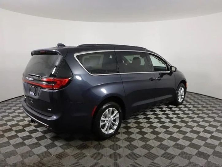 Продам Chrysler Pacifica TOURING AWD 2021 года в Киеве