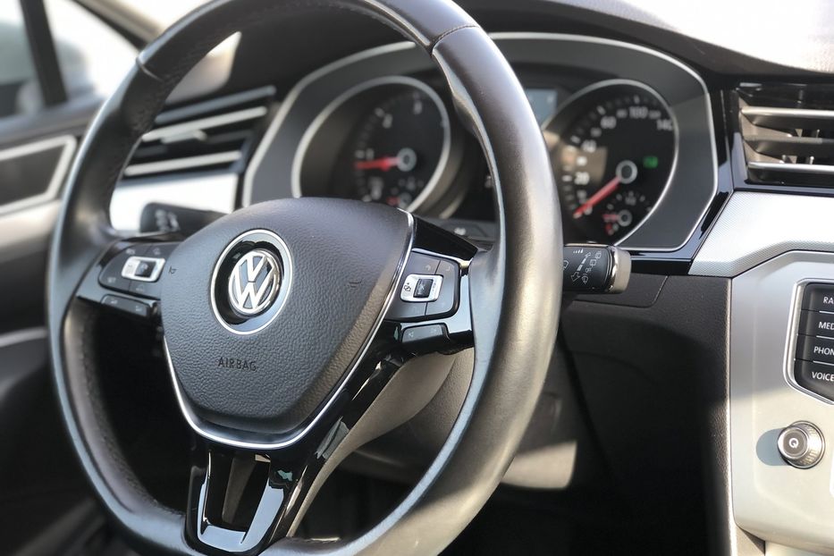 Продам Volkswagen Passat B8 Full Led 2016 года в Житомире